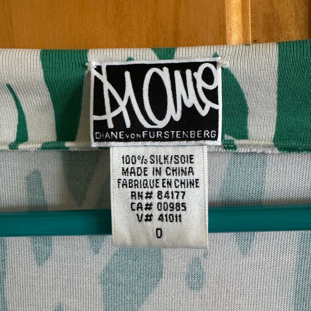 Diane von Furstenberg Silk Wrap Dress — Size 0 - Picture 2 of 9